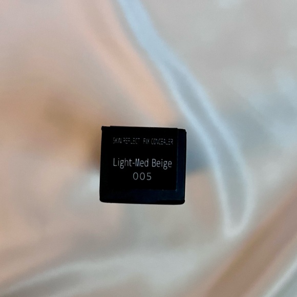 Addiction Tokyo Concealer - Picture 3 of 3